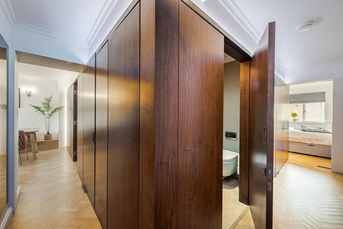 Modern Knightsbridge Apartment With Balcony Overlooking Harrods Prime Location London Exterior foto