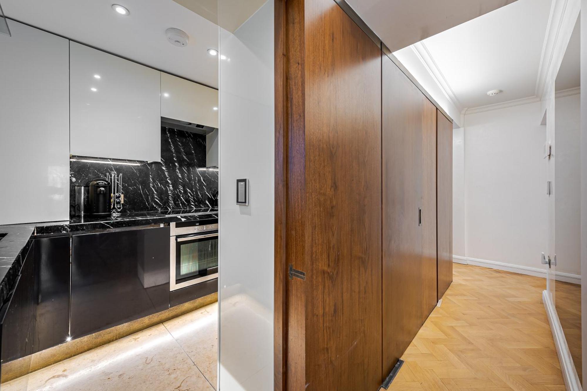 Modern Knightsbridge Apartment With Balcony Overlooking Harrods Prime Location London Exterior foto