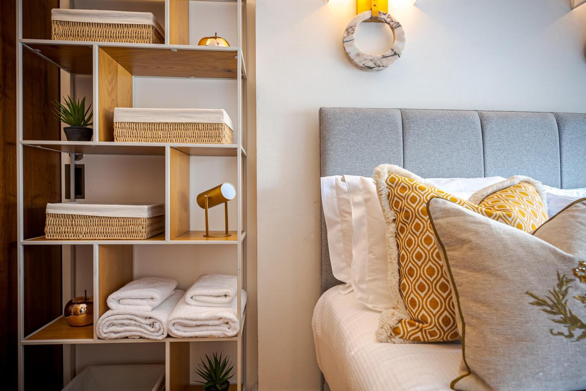Modern Knightsbridge Apartment With Balcony Overlooking Harrods Prime Location London Exterior foto