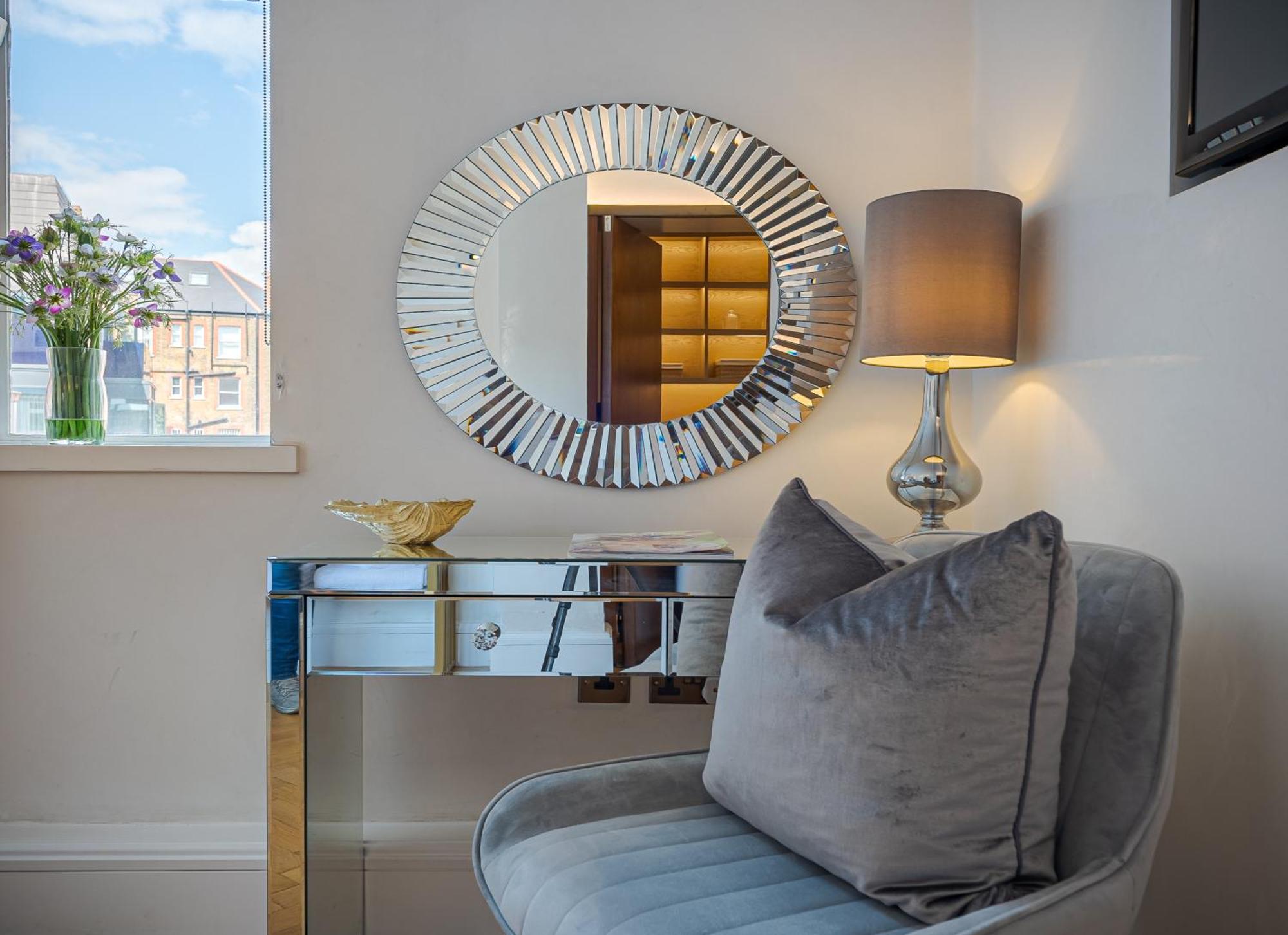 Modern Knightsbridge Apartment With Balcony Overlooking Harrods Prime Location London Exterior foto