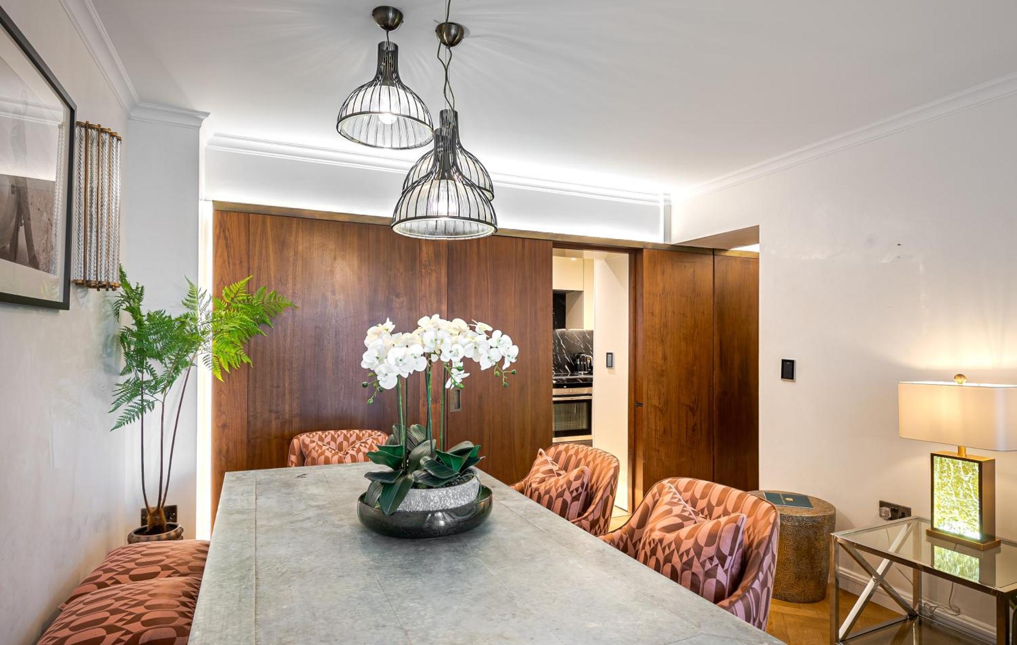 Modern Knightsbridge Apartment With Balcony Overlooking Harrods Prime Location London Exterior foto