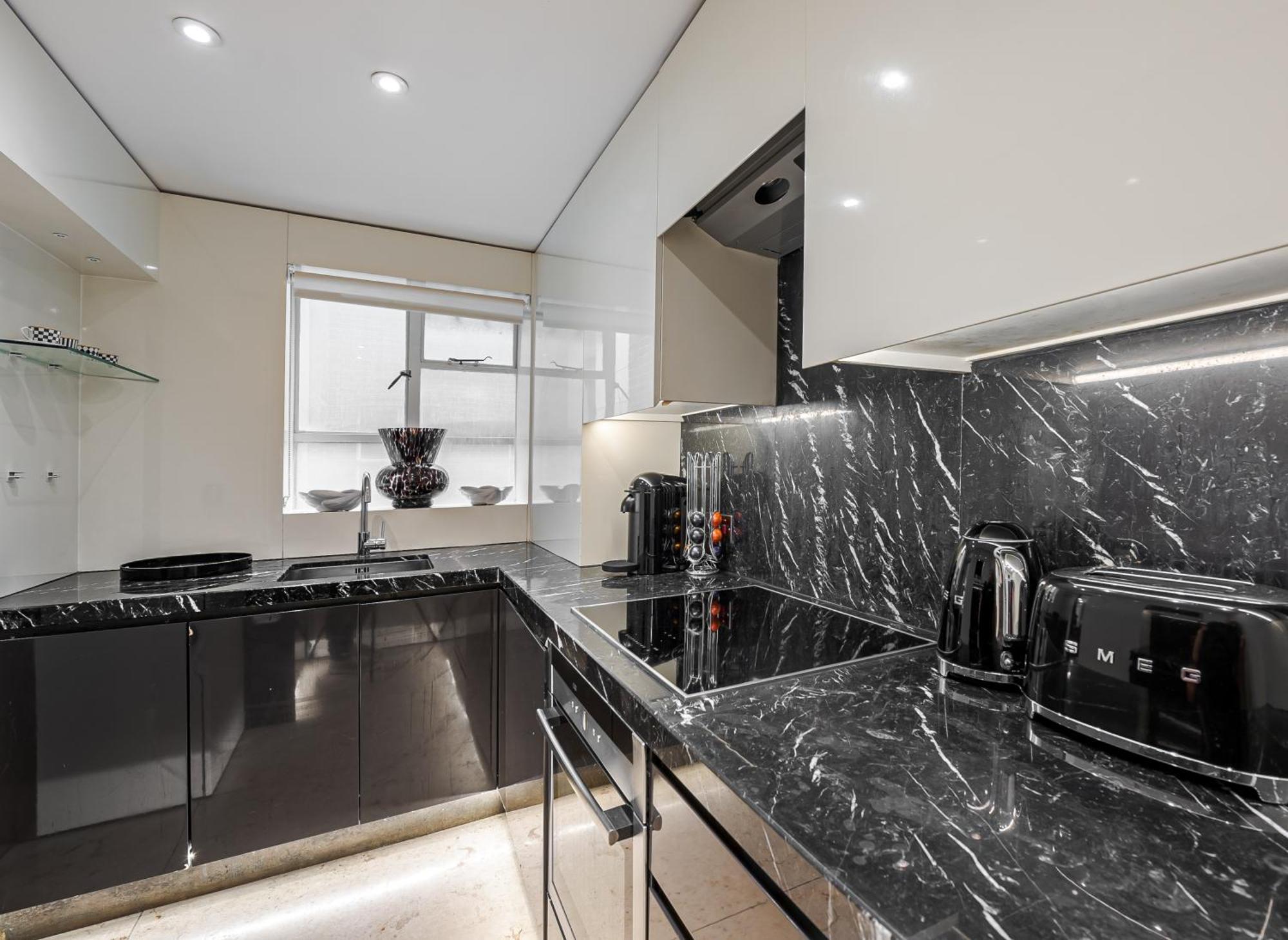 Modern Knightsbridge Apartment With Balcony Overlooking Harrods Prime Location London Exterior foto